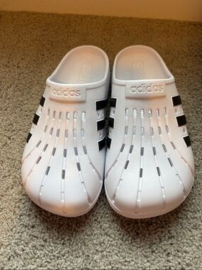 adidas Men’s 8 White Clog Slides with Black Stripes